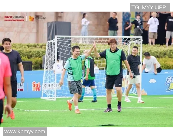 五人足球明星齐聚成都展现精彩对决与激情碰撞