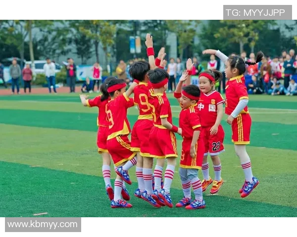 足球明星与儿童的温馨瞬间展现梦想与激情的完美结合